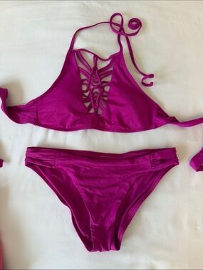 BECCA Fuchsia Macramé Front Bikini Set M tags removed